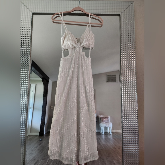 Selfie Leslie Alcapulco Cutout Waist Sequin Midi Dress - Picture 4 of 10